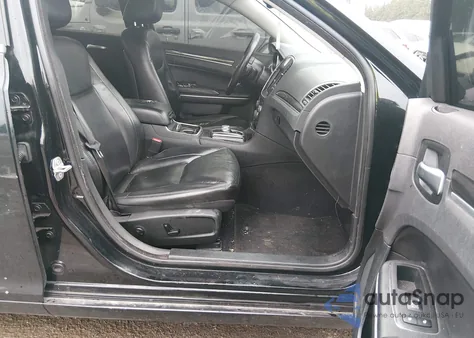 2019 Chrysler 300 Touring L z USA, uszkodzony, nr VIN 2C3CCAAG7KH547954